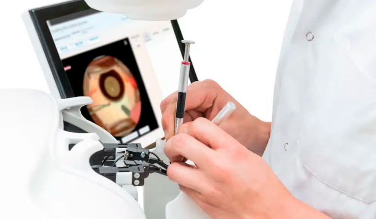 Realidad virtual para entrenar cirugía de catarata: la propuesta de HelpMeSee