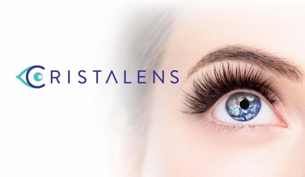 Cristalens logo next to a close-up blue eye with Earth reflected in the pupil.